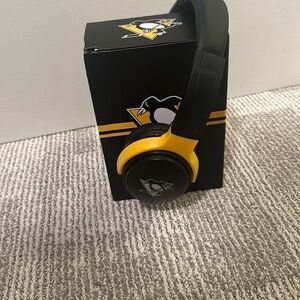 NWT Pittsburgh Penguins logo Bluetooth headphones from charity auction